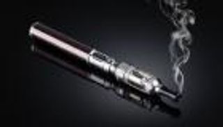 هل السجائر الإلكترونية فعلا أقل ضررا؟ هذا ما لا يعرفه الشباب