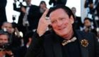 ليس إدمان الكحول وحده.. السبب الحقيقي وراء رحيل النجم مايكل مادسن