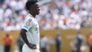 قام بتغطية وجهه.. فينيسيوس يثير غضب جماهير ريال مدريد بتصرف غريب (فيديو)