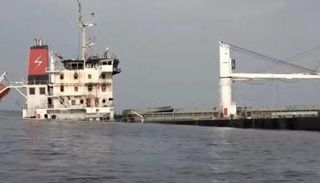 سفن في البحر الأحمر- أرشيفية