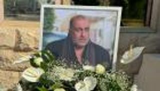 تفاصيل جنازة المخرج سامح عبدالعزيز.. الفنانون يشاركون أسرته لحظة الوداع