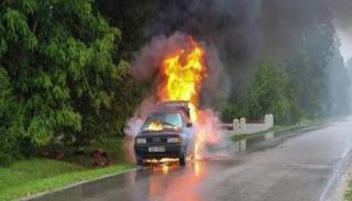 سيارة تحترق ـ أرشيفية 