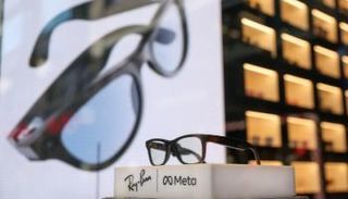 نظارات راي-بان ميتا الذكية في متجر راي-بان في لندن