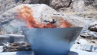 إضرام النار في حفرة مليئة بأسلحة «العمال الكردستاني» بالسليمانية