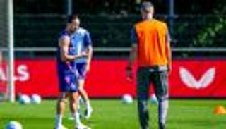 رغم تحذيرات بيتكوفيتش.. حاج موسى يثير استياء فان بيرسي