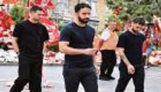 جوتا يوحّد ليفربول ومانشستر يونايتد بلفتة برتغالية (صور)