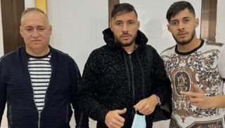 يوسف بلايلي مع عائلته