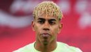 احتفال يتحول إلى هجوم.. لامين يامال في ورطة بسبب «الأقزام»