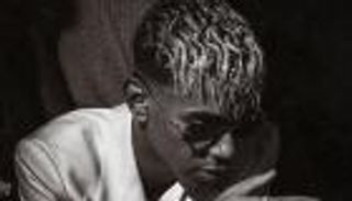 عكّاز ونساء وكحول.. مشاهد غريبة في عيد ميلاد لامين يامال (صور)