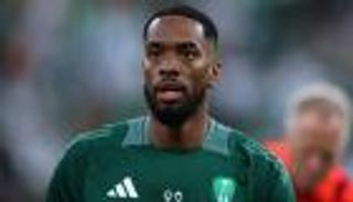 «أكره لندن».. مهاجم الأهلي يتعرض للسرقة (صورة) 