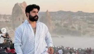 عارض الأزياء التركي أونور كارايل