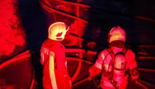 حريق ضخم يضرب مجمعاً تجارياً في مشهد