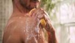 القلق من رائحة الجسم في الصيف.. الأطباء يكشفون الحقيقة الكاملة