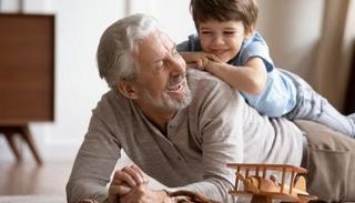 خبير يكشف 3 عادات تضمن لك عمرًا يصل إلى 100 عام