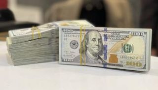 أوراق نقدية فئة 100 دولار أمريكي - أرشيفية