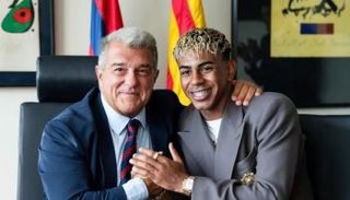 برشلونة يجدد عقد لامين يامال