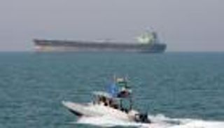 إيران تحتجز ناقلة نفط أجنبية وتعتقل طاقمها بسبب شبهات «تهريب»