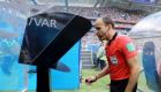 صلاحيات جديدة للـ«VAR».. كرة القدم على أعتاب تغيير تاريخي
