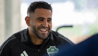 محرز نجم الأهلي السعودي