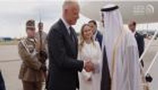 بطائرات عسكرية.. ترحيب «استثنائي» من المجر برئيس الإمارات