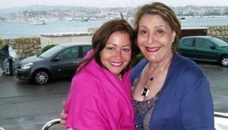 آخر ما كتبته منة شلبي قبل وفاة والدتها