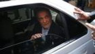 «وقود مغشوش» يعطّل رحلة رئيس إيران.. وسيارة أجرة «تُنقذه»