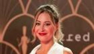 أول تعليق من منة شلبي على شائعة وفاة والدتها زيزي مصطفى