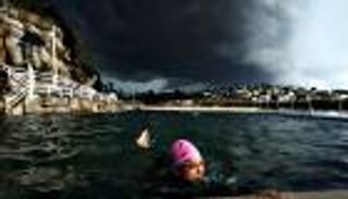 السباحة بعد هطول الأمطار.. حين يتحول البحر إلى مرحاض مفتوح