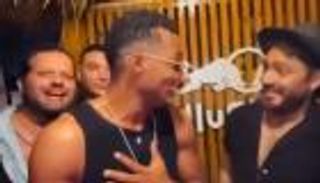 تامر حسني ومحمد رمضان يقلدان محمد منير بأغنية «الذوق العالي» (فيديو)
