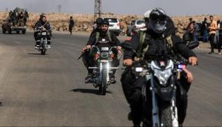 مسلحون من العشائر في الطريق إلى السويداء