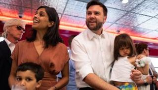 فانس وعائلته