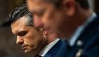 البنتاغون يغلي.. استقالة فولشر تفجّر أزمة جديدة بفريق هيغسيث