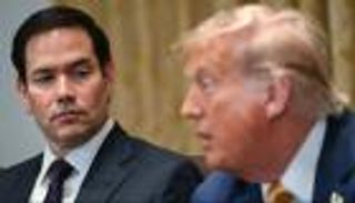 رجل المناصب الأربعة.. كيف رسخ ماركو روبيو موقعه بجانب ترامب؟