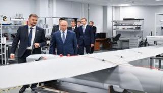 بوتين يتفقد مصنعا للمسيرات - أرشيفية