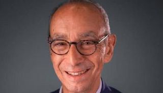  الخبير الاقتصادي الفرنسي جون بيزانّي فيري 