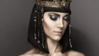 «رقبة نفرتيتي».. كيف تحولت لموضة في عمليات التجميل؟