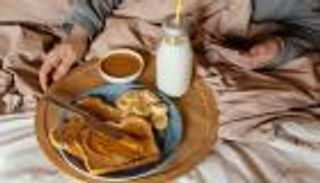 هل تعاني الأرق؟ جرب ملعقة من زبدة الفول السوداني قبل النوم