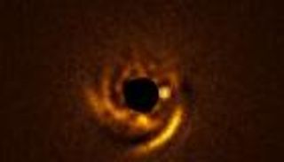 لحظة نادرة في الكون.. كاميرات ترصد كوكبا يولد بين دوامات الغبار