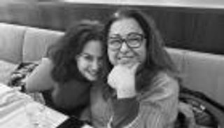 أول تعليق من هند صبري بعد وفاة والدتها: كيف يدور العالم بدون أمّ؟