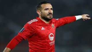 علي معلول لاعب الأهلي