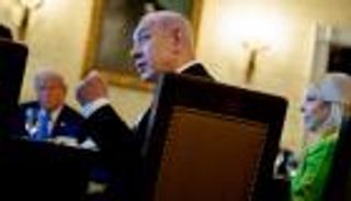 قبضة نتنياهو على السلطة تتهاوى.. هل ينقذه ترامب؟