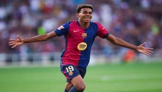 لامين يامال نجم برشلونة الواعد