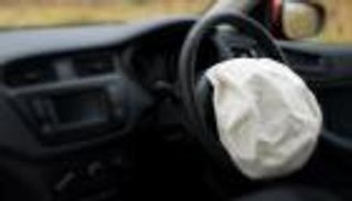 فضيحة وسائد «تاكاتا».. توقف جماعي لـ1.7 مليون سيارة وتعويضات غائبة