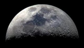 القمر - أرشيفية