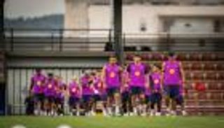 3 مستبعدين.. برشلونة يسافر إلى اليابان بـ30 لاعباً