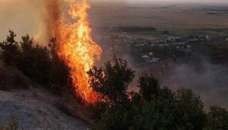 حرائق واسعة تهجّر سكان ريف حماة