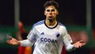 مدرب كوبنهاغن يزيد الأزمات.. ماذا يحدث مع شياخة؟