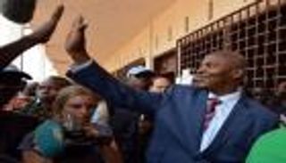 من &laquo;القلوب المتحدة&raquo;.. رئيس &laquo;أفريقيا الوسطى&raquo; يفتح باب الولاية الثالثة