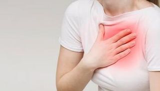 أربعة أطعمة شائعة قد تكون سببا رئيسيا وراء معاناة كثيرين من الحموضة 