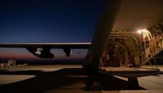 صورة وزعها الجيش الإسرائيلي للاستعداد لعملية إسقاط المساعدات